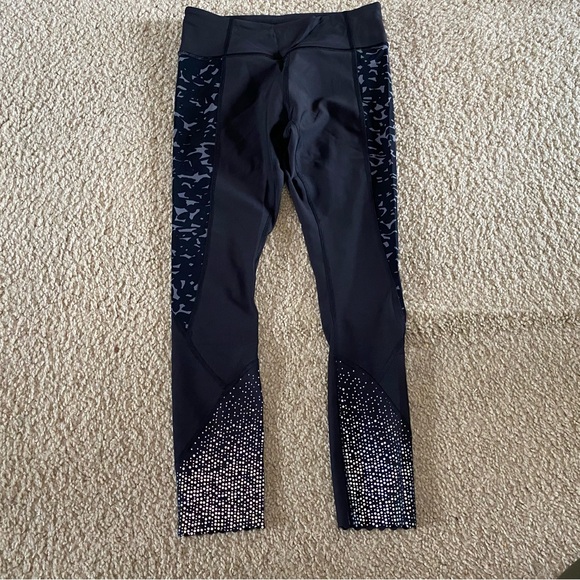 Lululemon Athletica Tight Stuff Black Reflective Dots Scalloped Hem Leggings - Picture 2 of 4